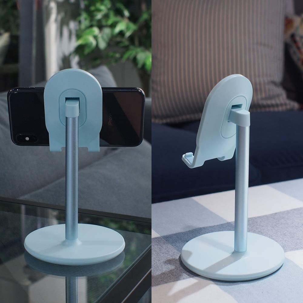 The stand with and without a phone in it