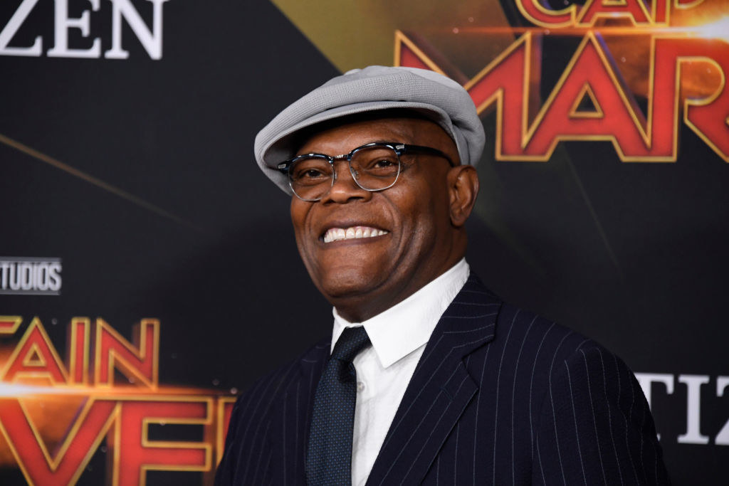 Samuel wearing a hat and glasses at a premiere 