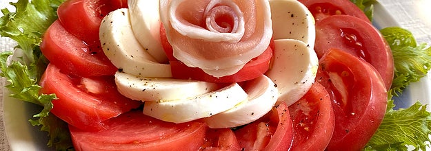 お花柄が最高に可愛い トマトサラダ の作り方