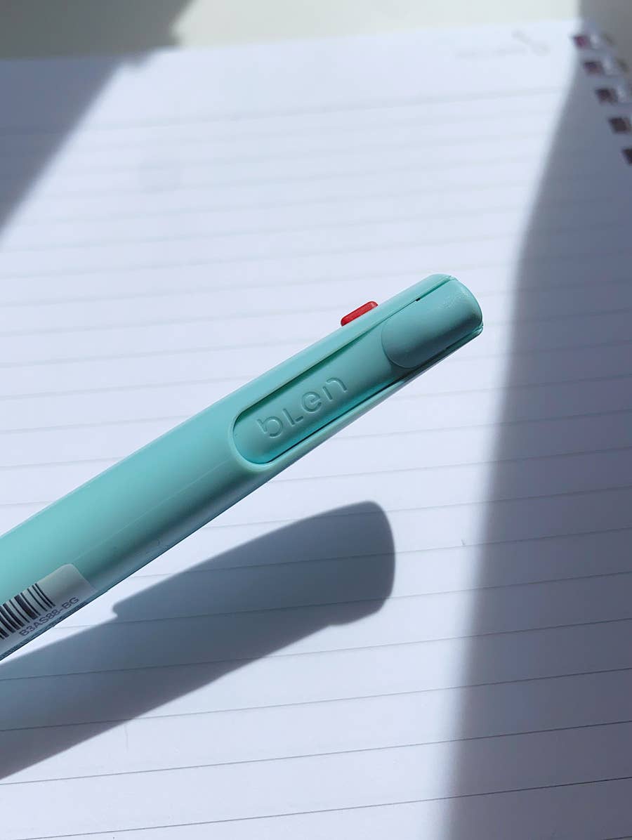 ずっと書いても疲れない ゼブラの優秀ボールペンに惚れたわ