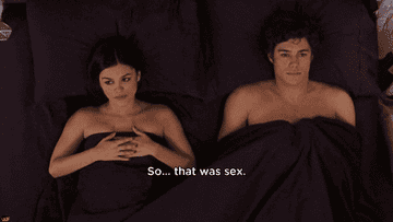 Seth and Julie from &quot;The O.C.&quot; lying nudle in bed awkwardly 