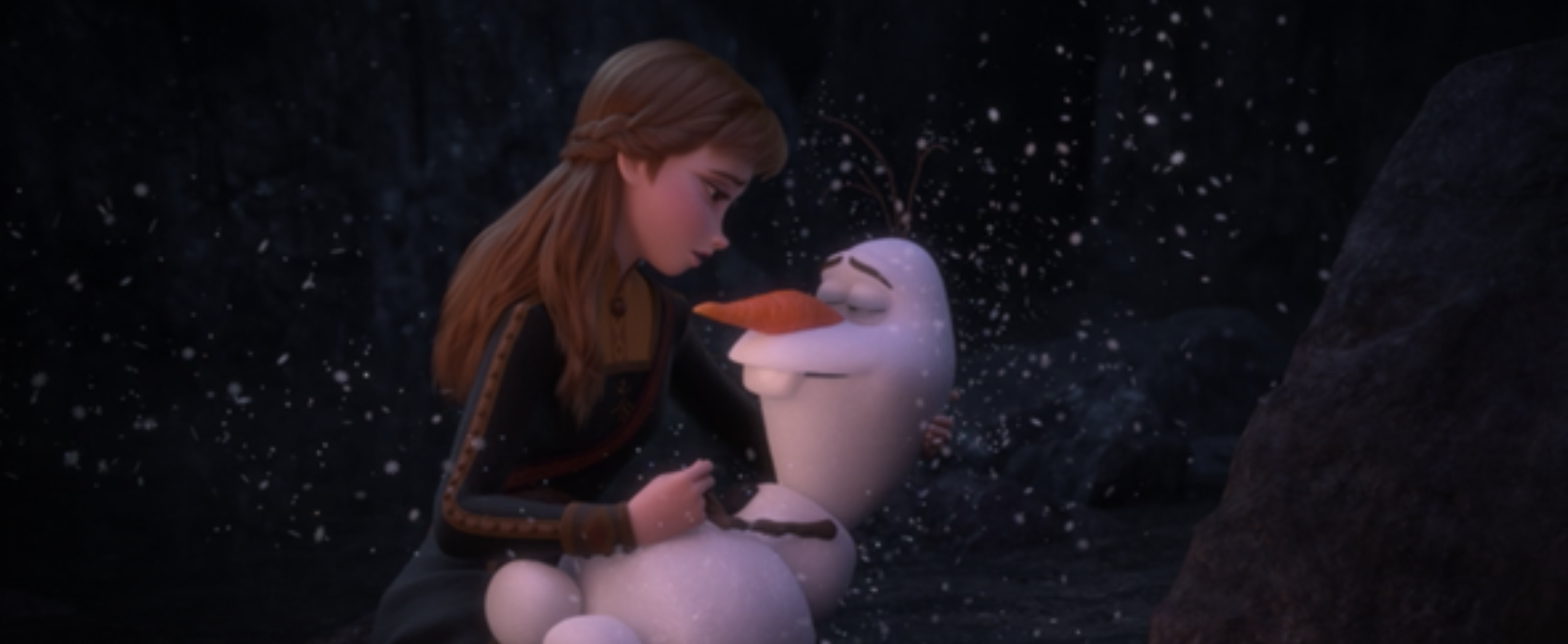 Anna holds Olaf before he seemingly dies