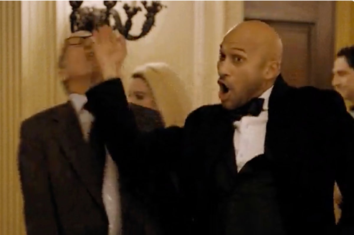 元妻も参加 新郎の歌が下手すぎる 最悪の結婚式ストーリー 13選