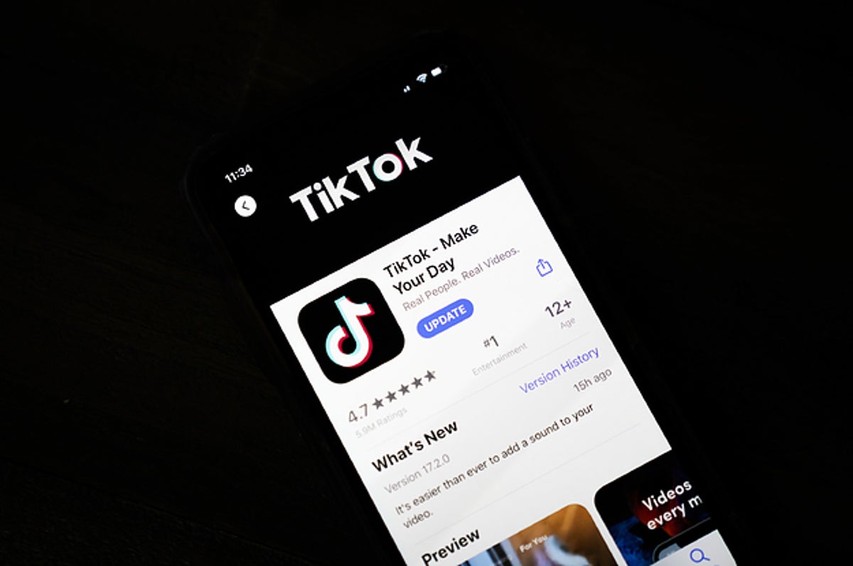 Trump Bans TikTok, WeChat From US App Stores