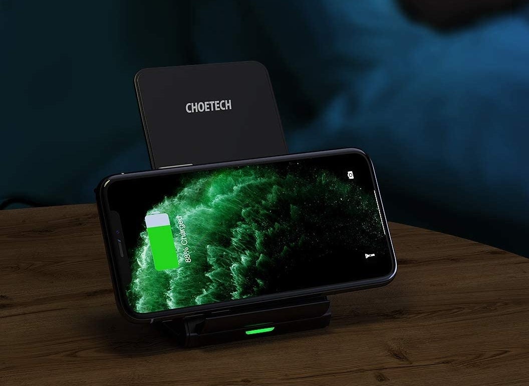 Wireless charger charging phone 