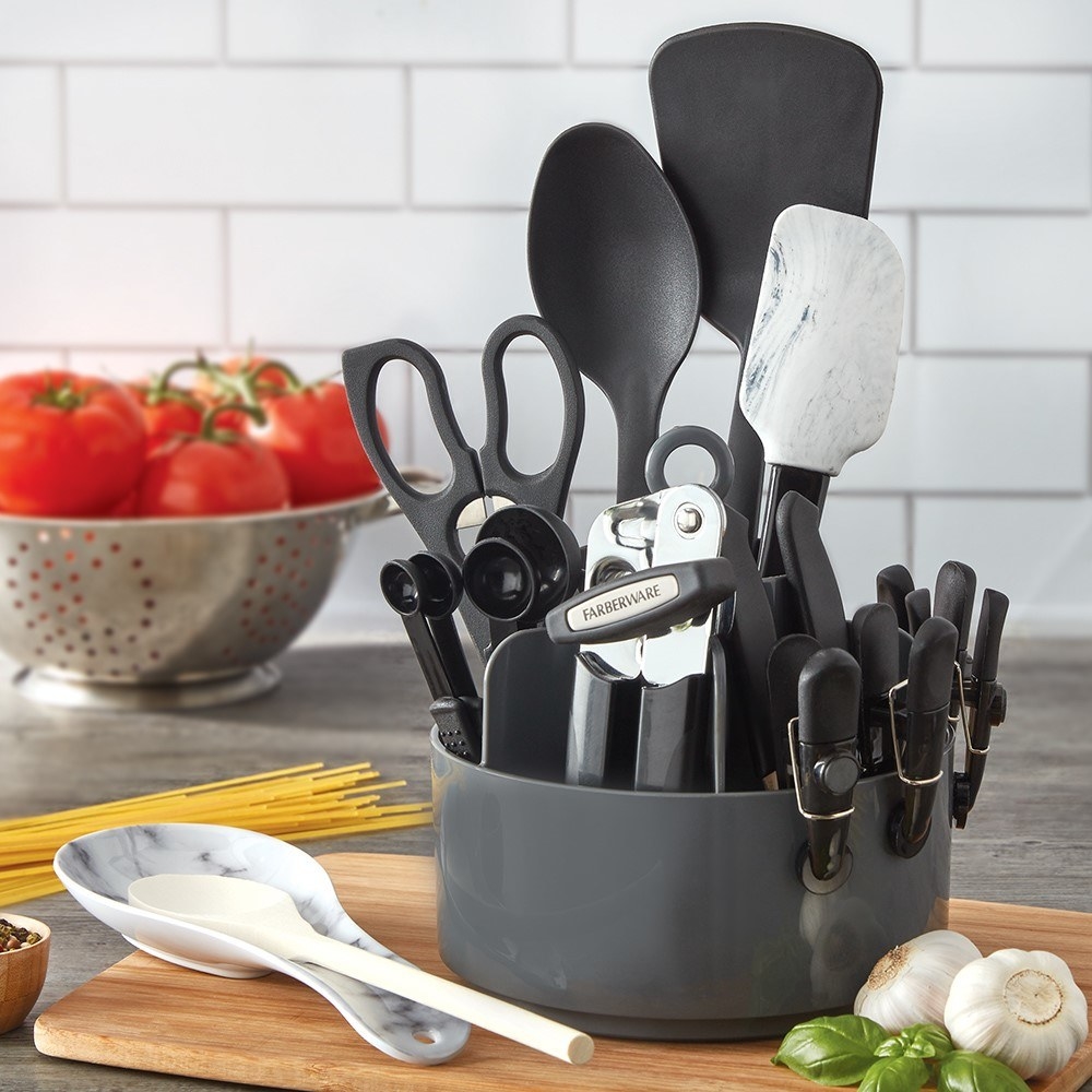 The cooking utensil set
