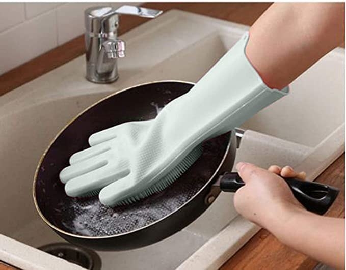Person doing the dishes with the silicone gloves
