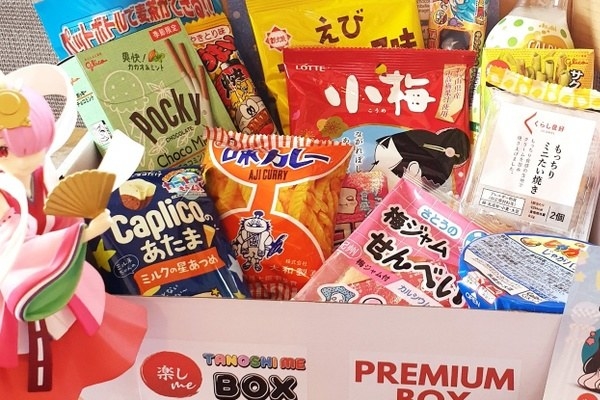 An assortment of Japanese snacks inside of the Tanoshi Me Box