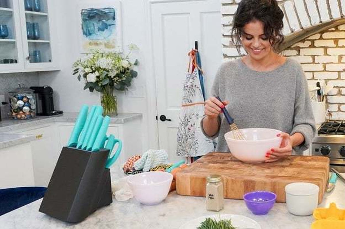 Selena + Chef: Season 1 Episode 1 Selena's Blue Iridescent Knife