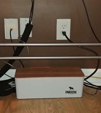 Same reviewer showing all the cords in the neat box