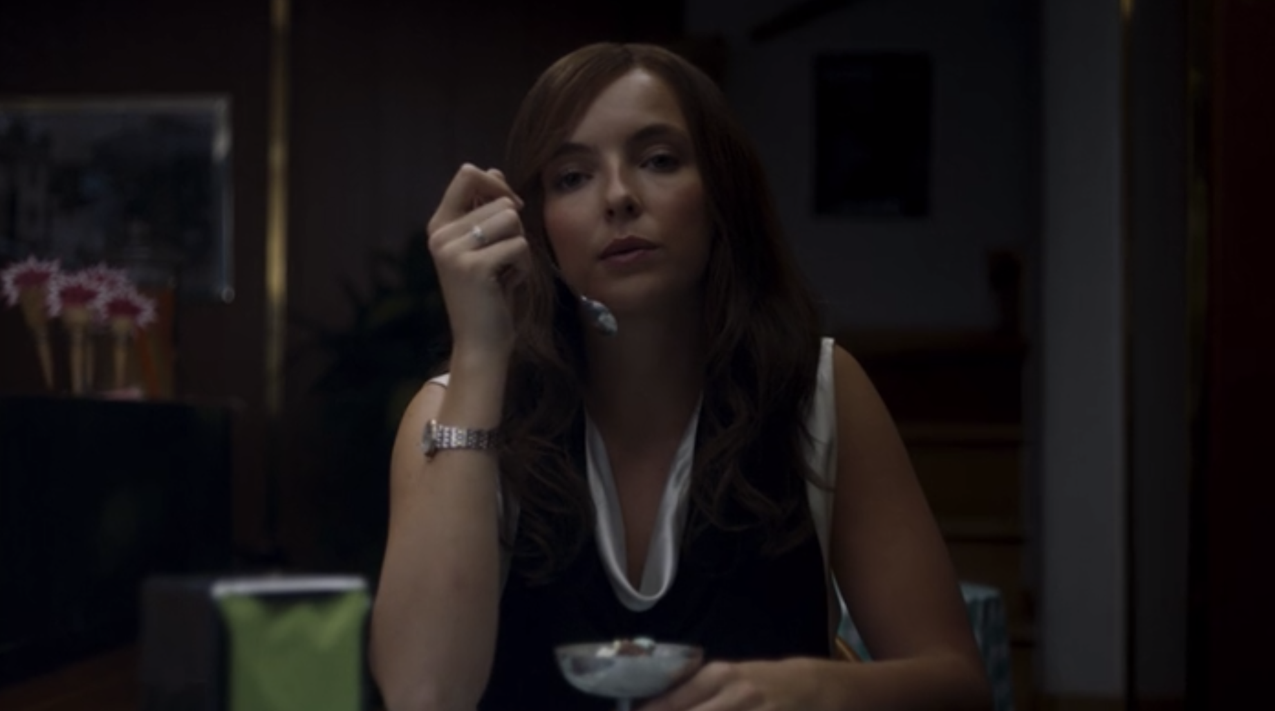 Villanelle staring at a little girl while eating ice cream.