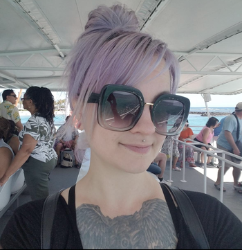 Reviewer with dyed lavender hair that has maintained its color 