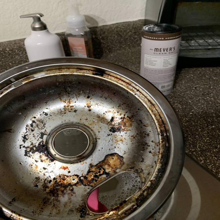 reviewer photo of stainless steel cookware top with built-up grime 