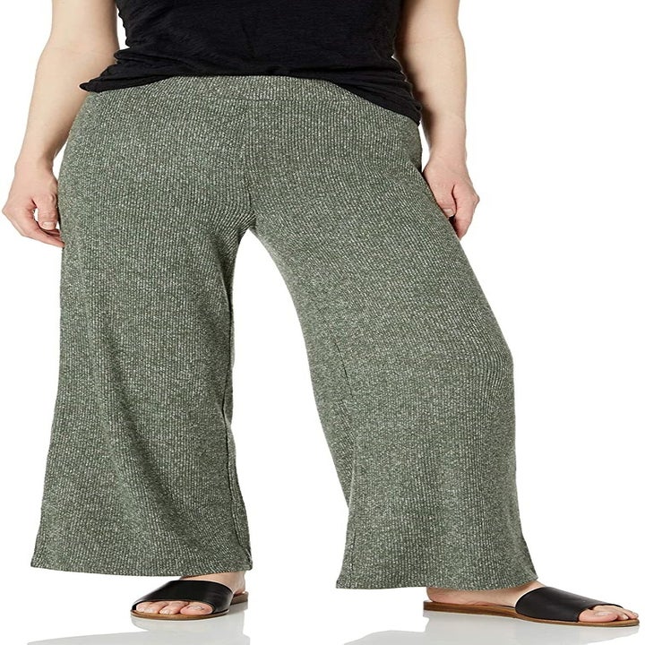 model wearing the green high-rise lounge pants 