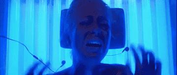 a woman getting burned to death in a tanning booth in Final Destination 3