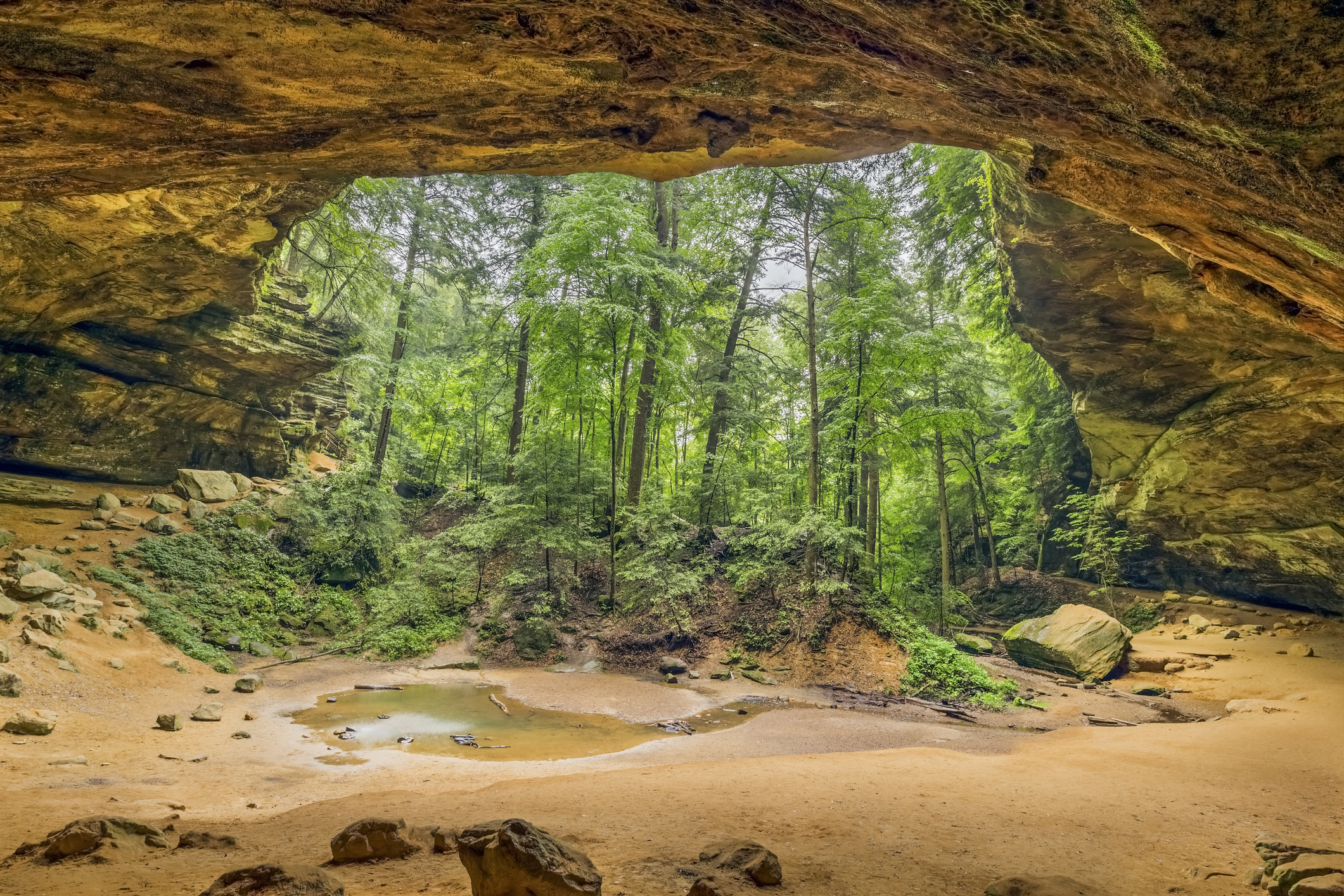 A recess cave eroded from Blackhand sandstone in Ohio&#x27;s Hocking Hills State Park