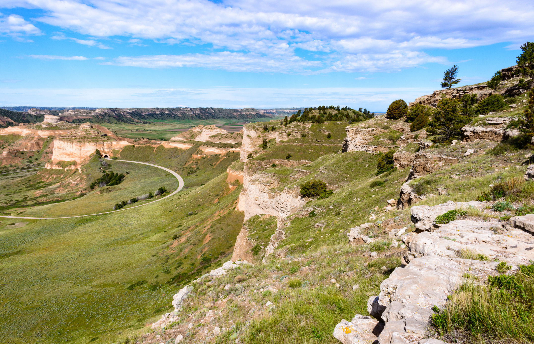 Grass-covered rocky hills of Scotts Bluff National Monument