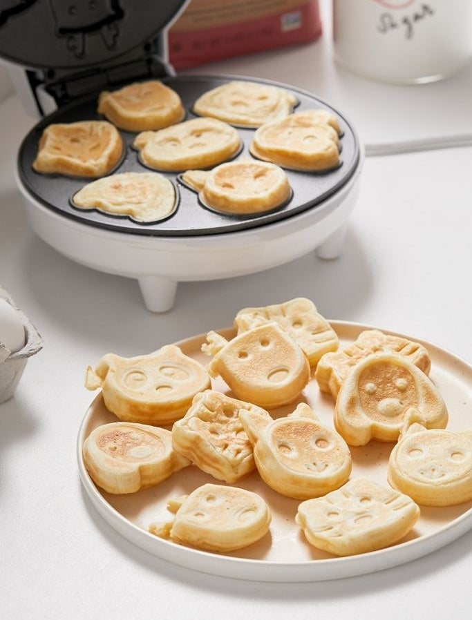 The pancake maker with a template that makes mini animal shapes