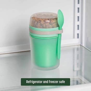 The container closed and packed together with the spoon in the holder in a fridge. Text reads 