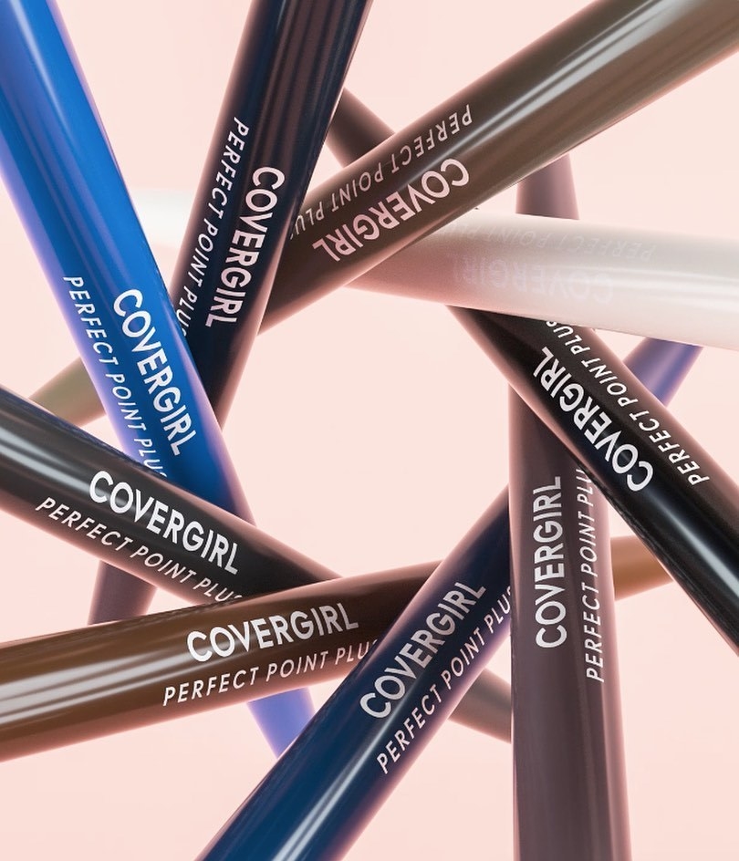 Covergirl&#x27;s eyeliner in a circle with varying colors
