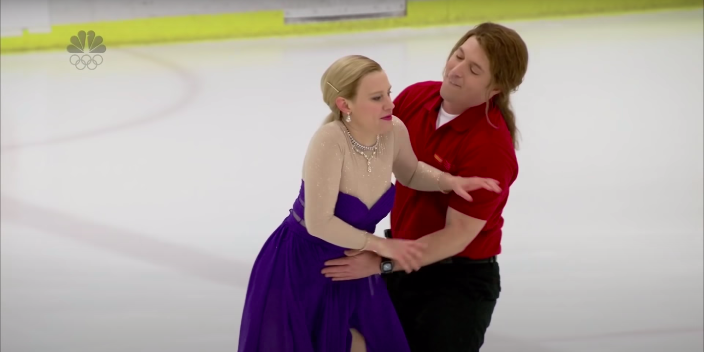 Kate McKinnon pushes off a handsy Beck Bennett while they&#x27;re both ice skating