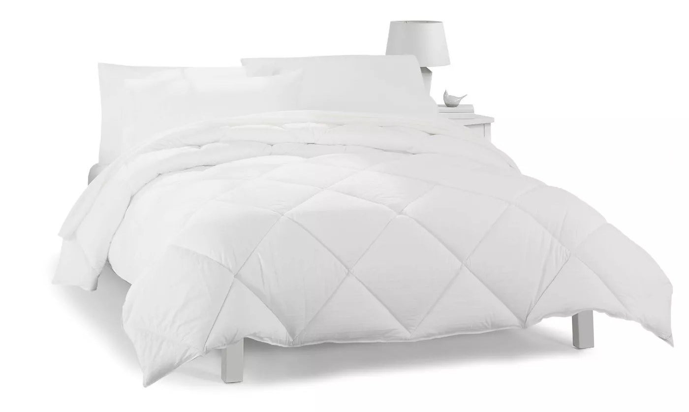 The white, down-alternative comforter