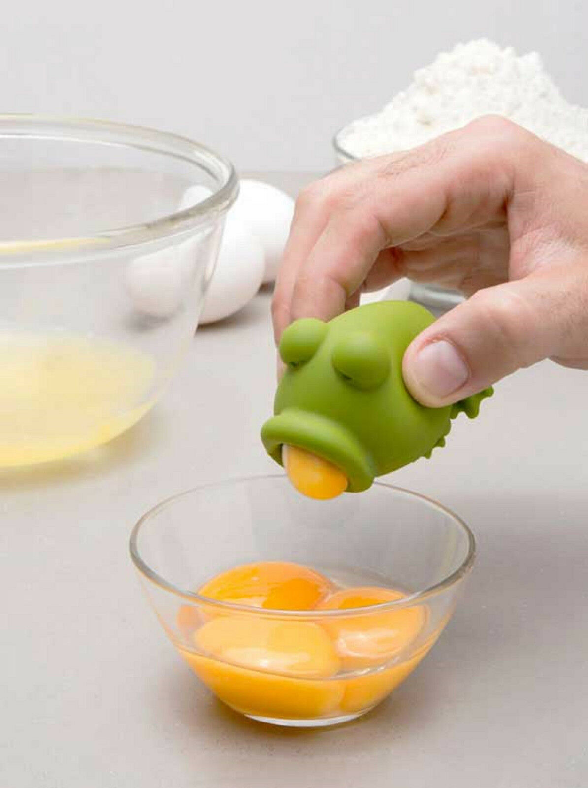 A cute frog-shaped egg separator that separates egg yolks by holding them in its mouth
