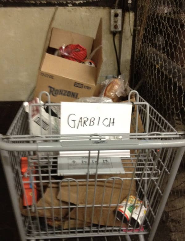 Shopping cart reading "garbich"