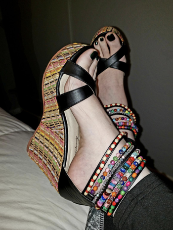 a reviewer wearing the shoes in black