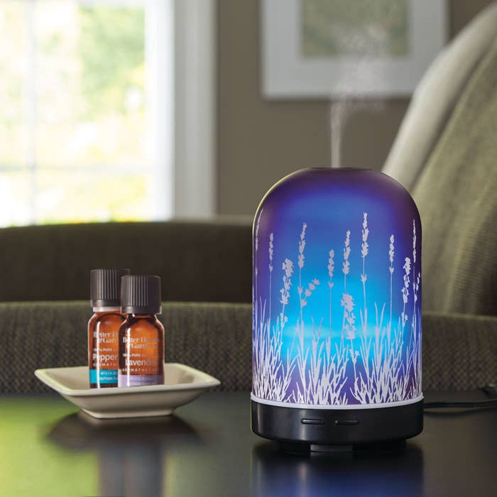 The diffuser with the peppermint and lavender essential oils