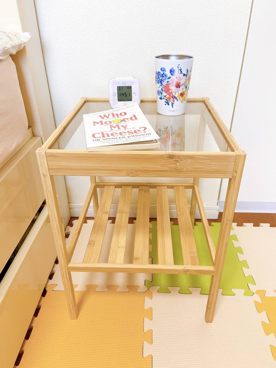 部屋の雰囲気が変わる イケアの 1999円ガラステーブル で気分が爆上がりした
