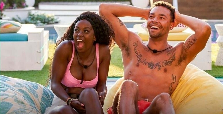 &quot;Love Island&quot; stars Justine and Caleb in shock by their families on the screen