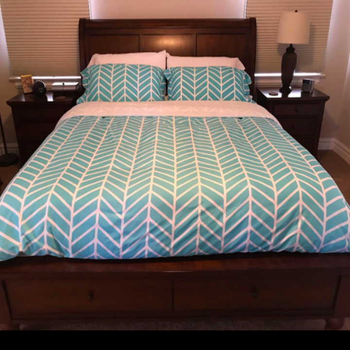 a different reviewer's photo of their bed made with the sheets