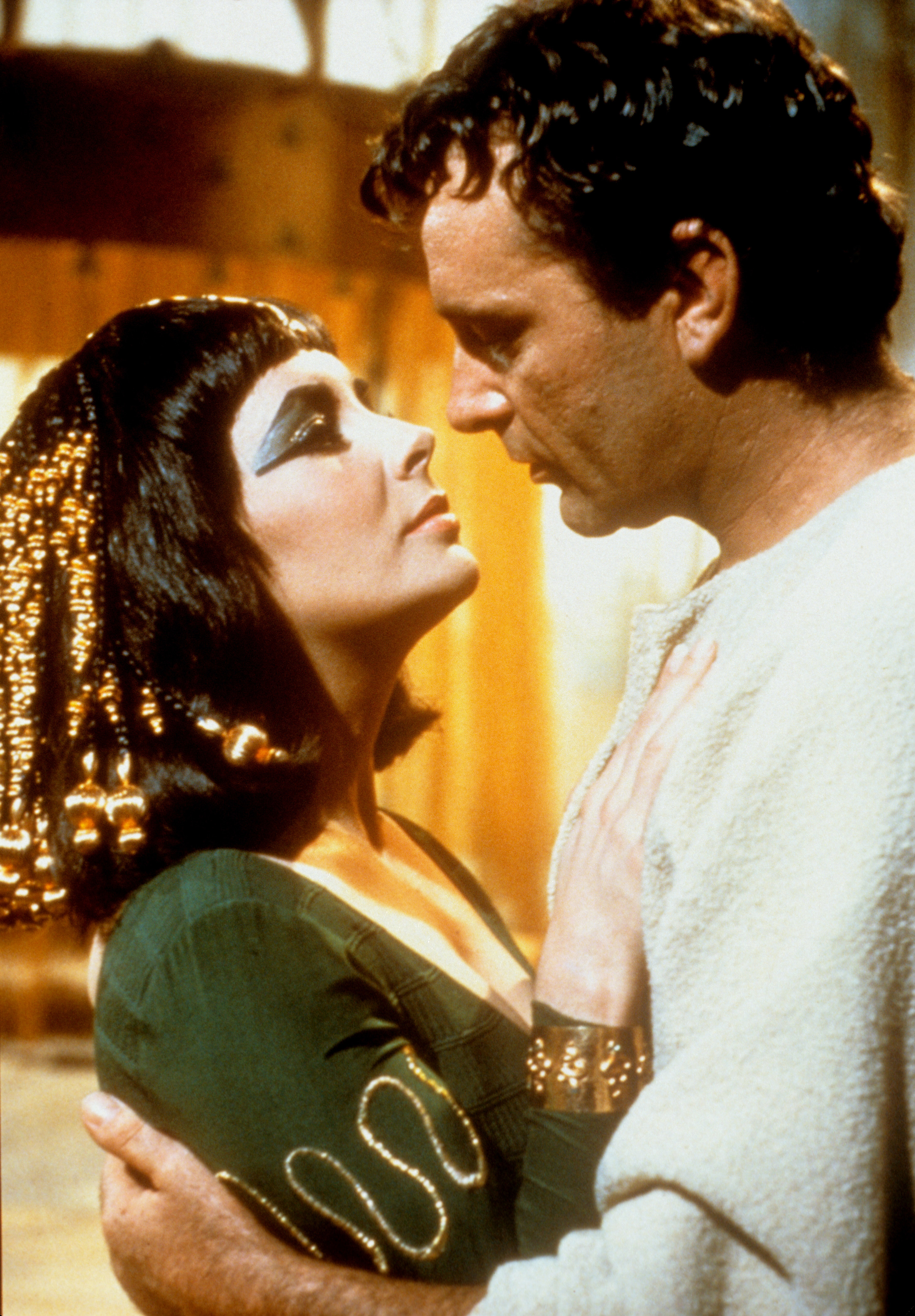 Cleopatra hugging Mark Antony and gazing into each other&#x27;s eyes in the movie Cleopatra