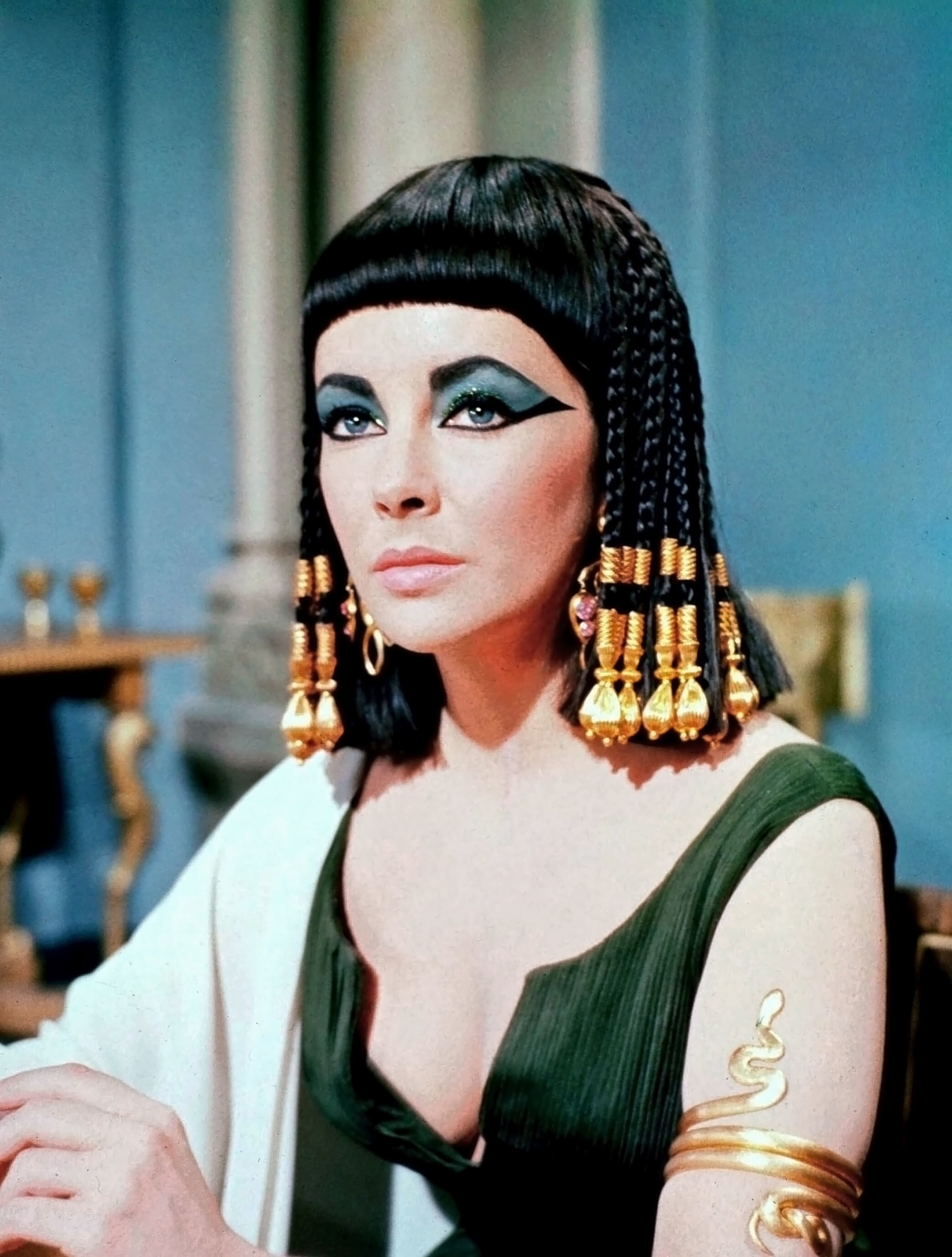 Elizabeth Taylor as Cleopatra 