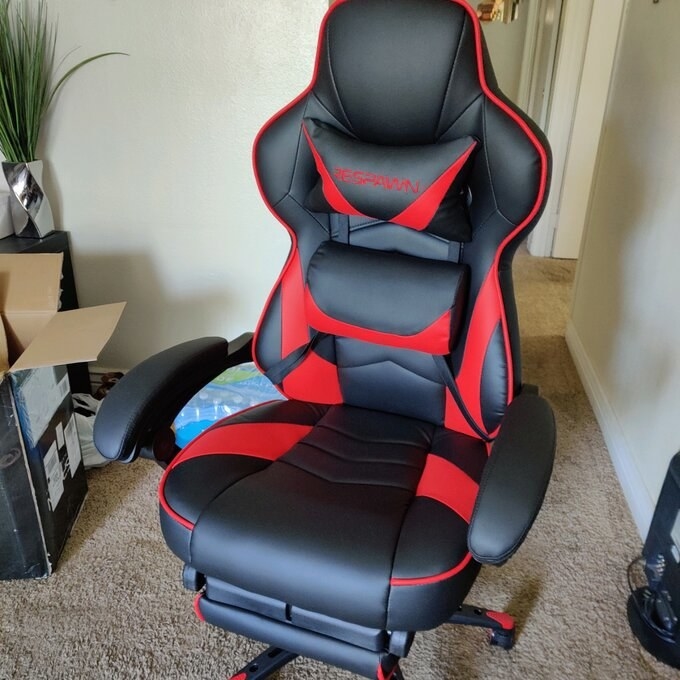 The red gamer chair