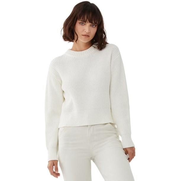 Model in white crewneck chunky sweater