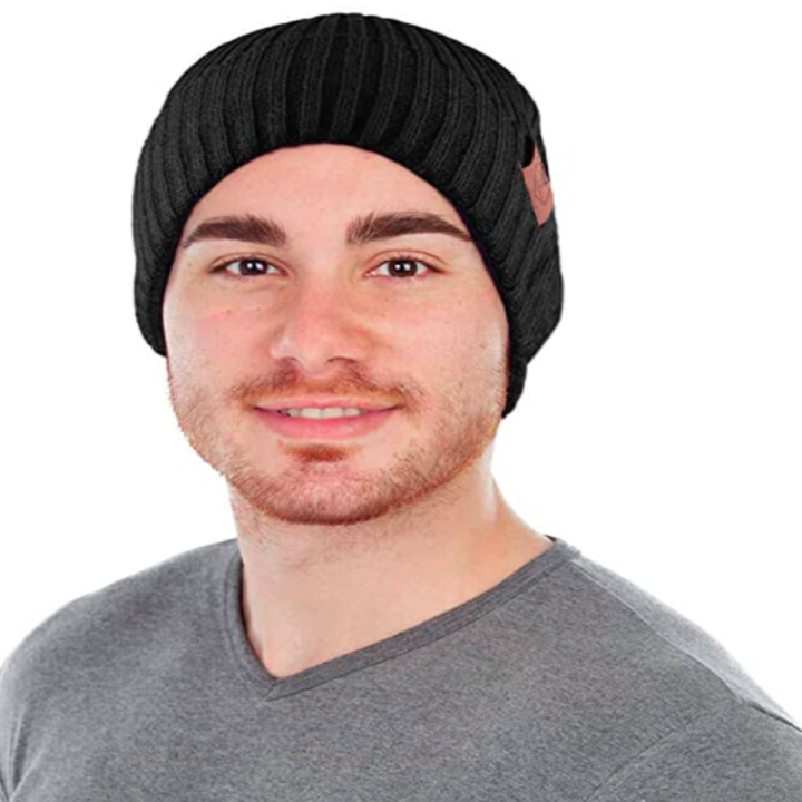 model wearing OZERO beanie in black 