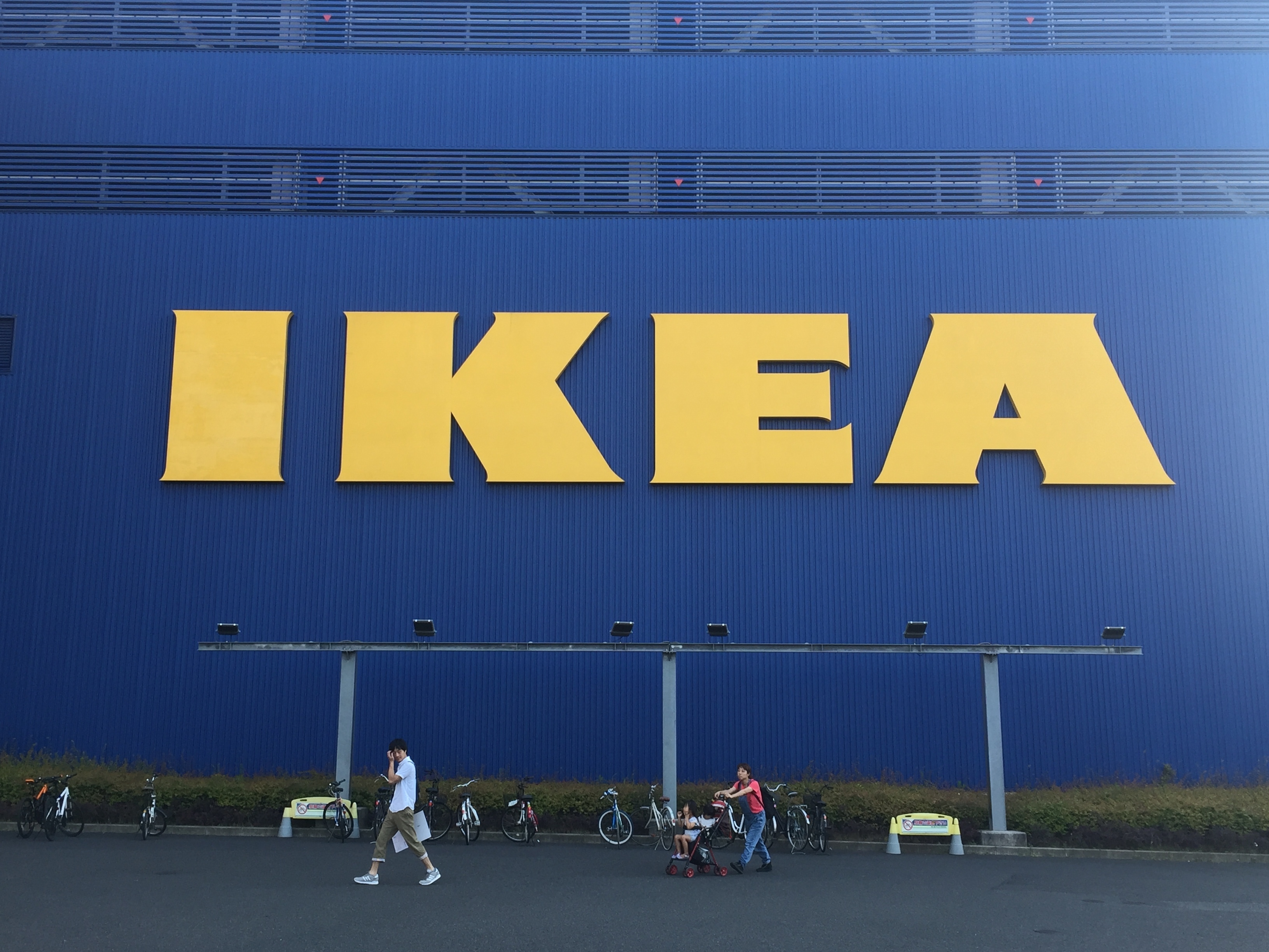 IKEAで買った“999円の間接照明”がオシャレすぎ。部屋に置いて IKEAで買った“999円の間接照明”がオシャレすぎ。部屋に置いて