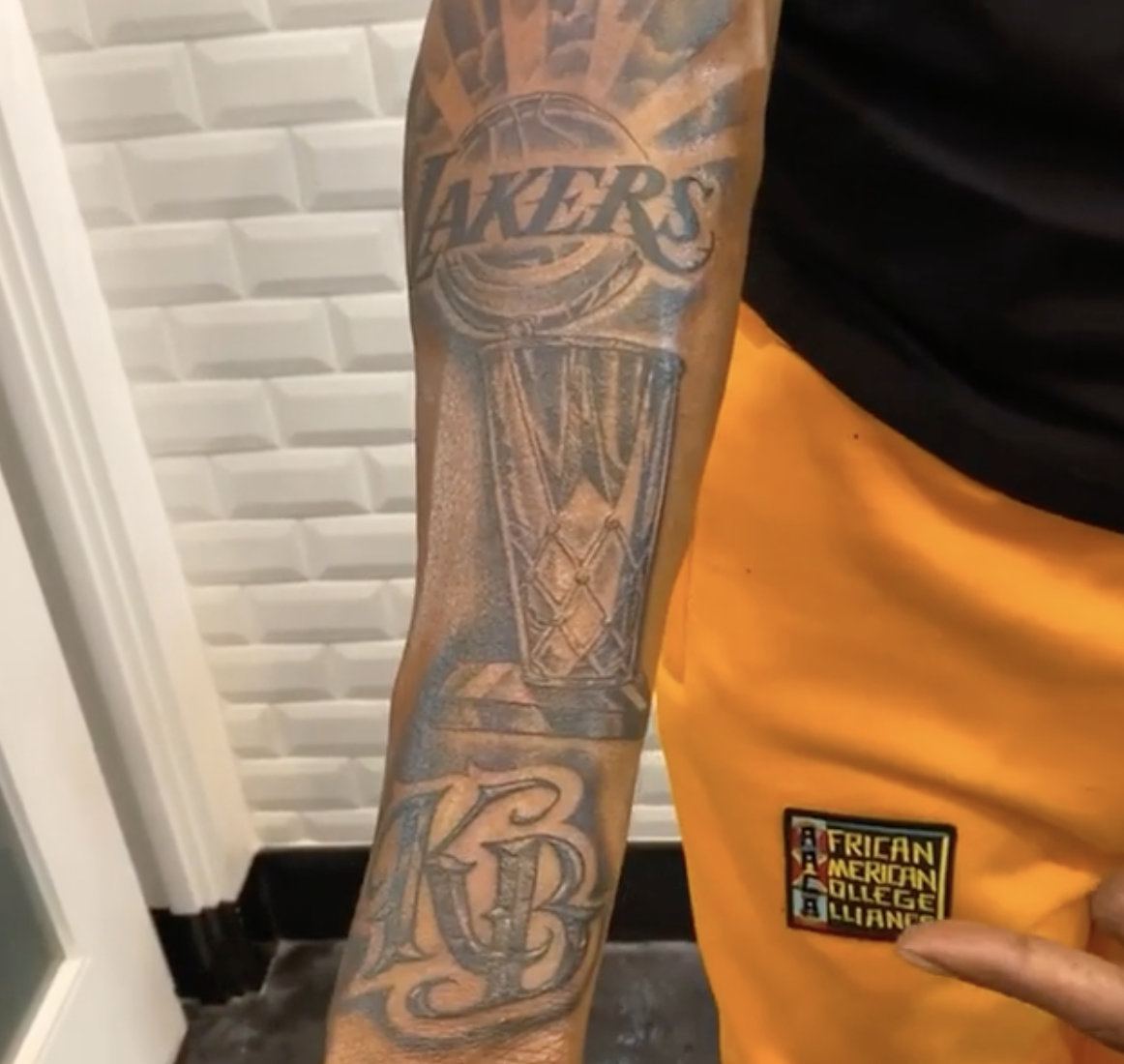 Snoop Dogg Gets New Lakers Championship Tattoo with Kobe Bryant Tribute