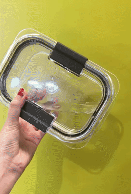 gif of the editor shaking the container with water in it showing it's leak-proof