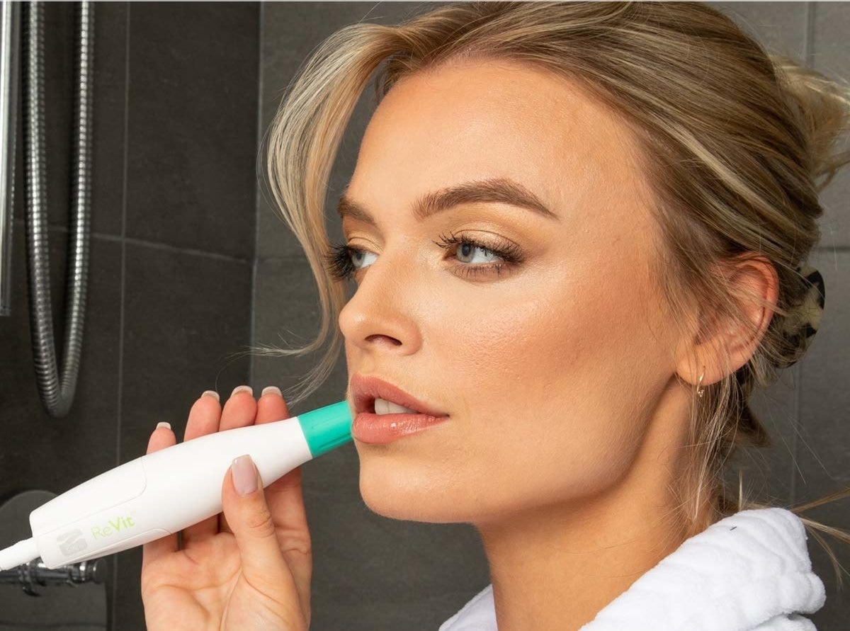 A person using the pore vacuum on their cheek