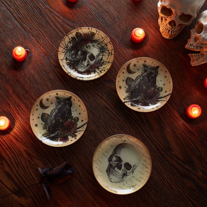 Halloween glass plate set