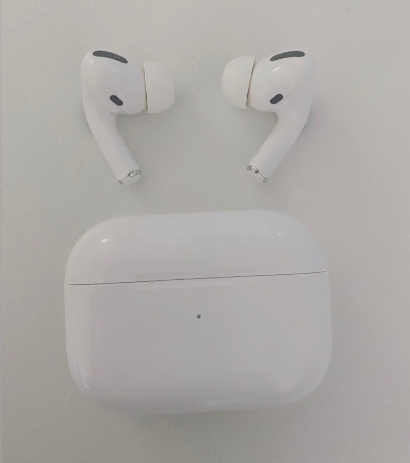 AirPods pro and case