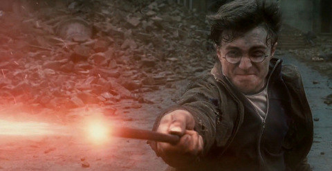 Harry fighting Voldemort in &quot;Deathly Hallows&quot;