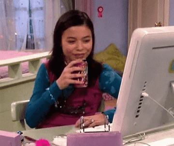 A gif of Meghan from &quot;Drake &amp;amp; Josh&quot; on a computer