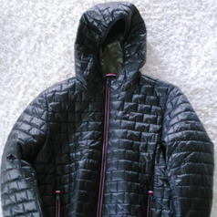reviewer photo showing black packable puffer 