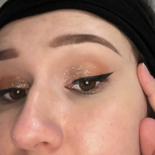 reviewer with a gorgeous cat eye