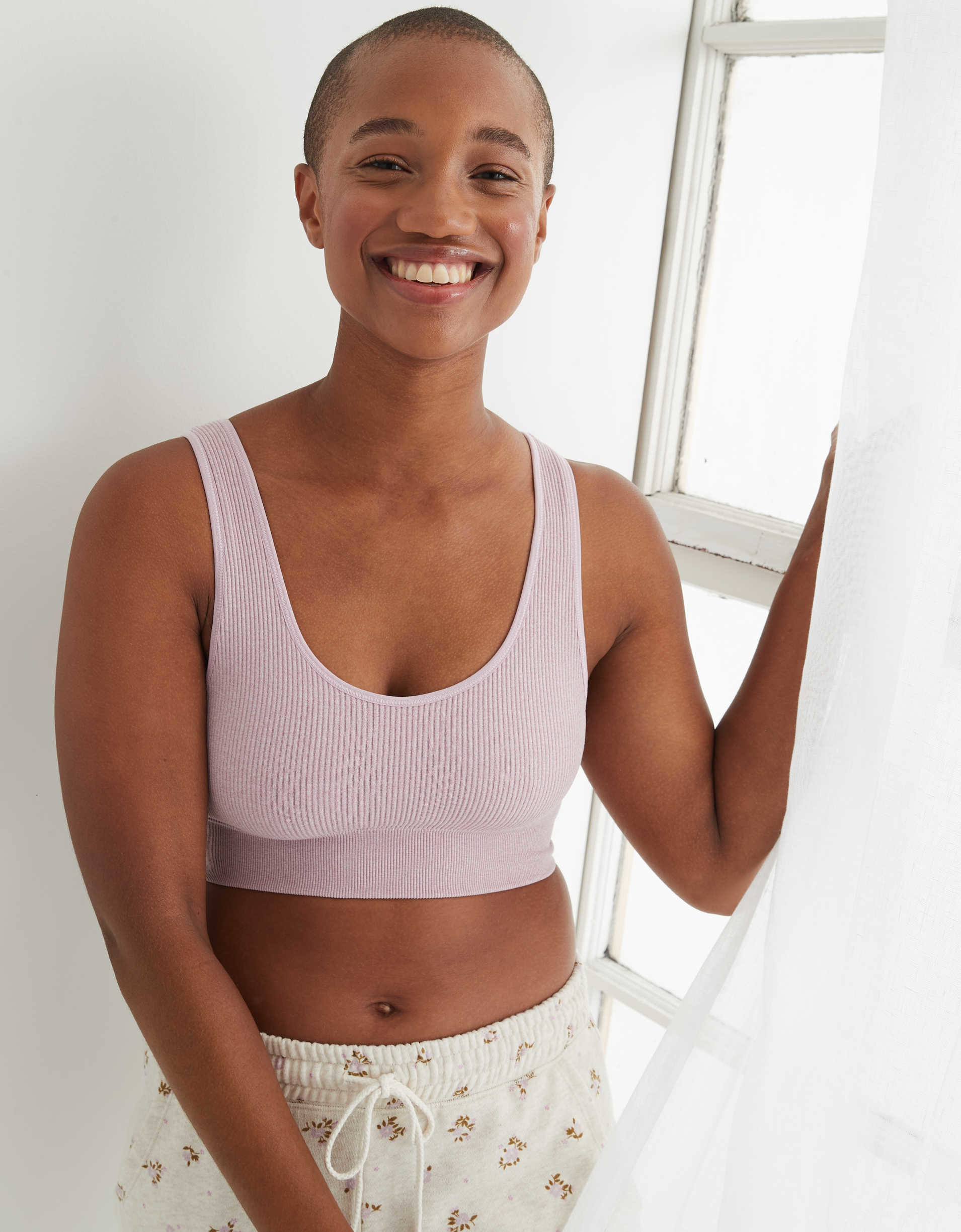 Model wearing the scoop-neck bralette with thick straps in light pink