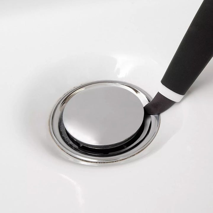 The black and white brush in action